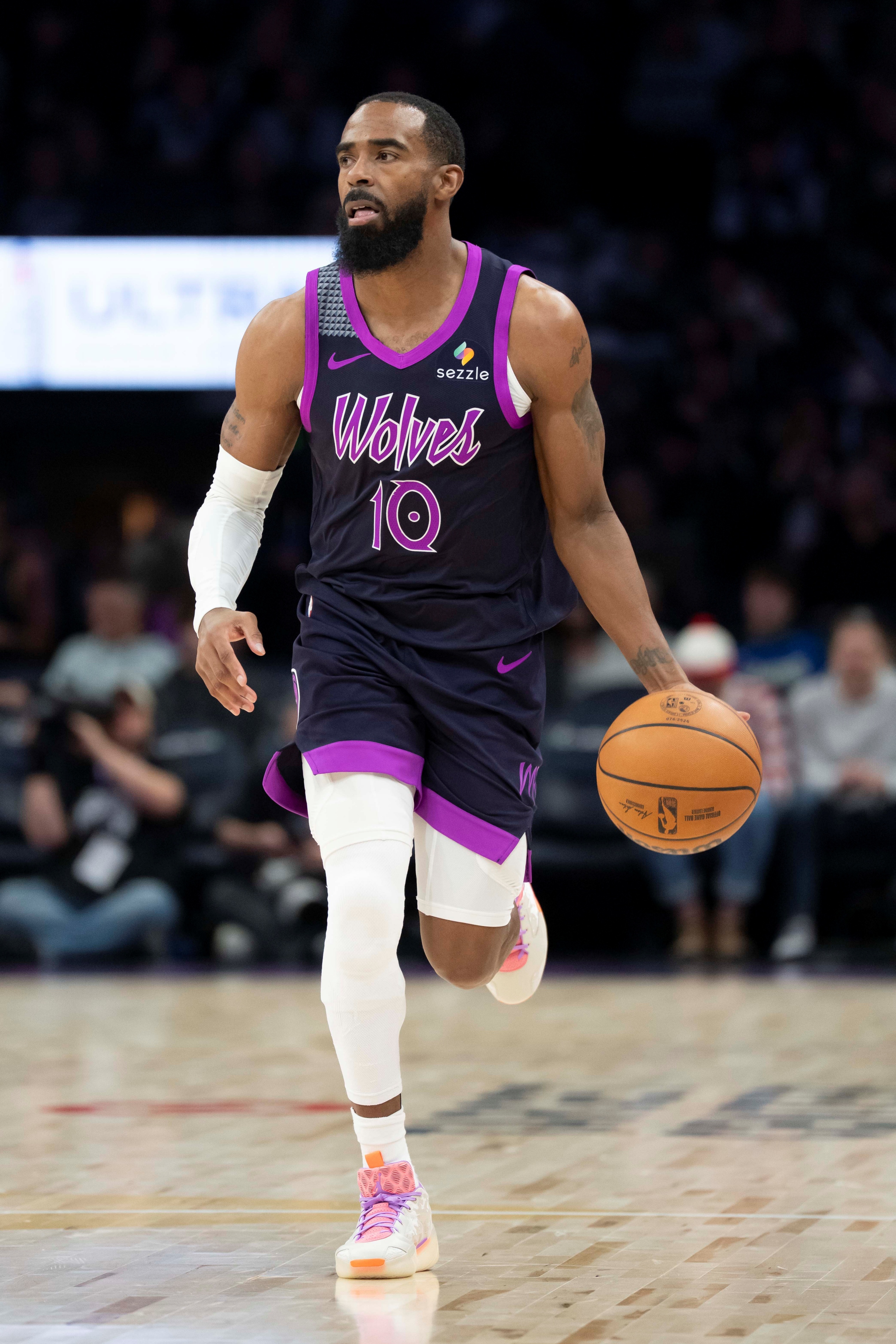 开云-谁需要控卫？👀黄蜂官宣裁掉38岁老将康利 球员连续被交易两次