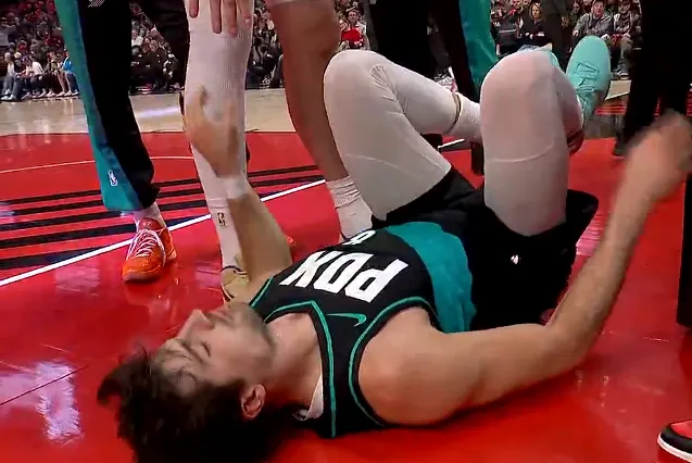 kaiyun-阿夫迪亚首节拿到13分4助攻，开拓者首节33-33战平国王